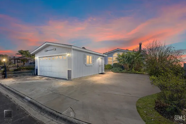 a view of garage and yard
