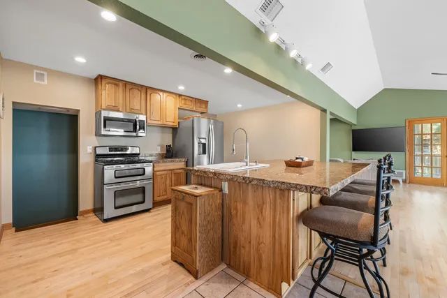 $800,000 | W1225 Floral Park Lane, Campbellsport, WI 53010