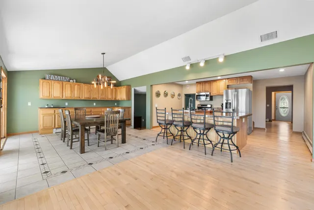 $800,000 | W1225 Floral Park Lane, Campbellsport, WI 53010