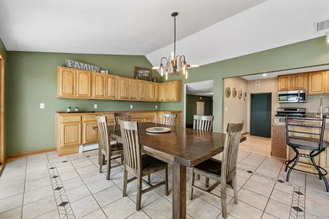 $800,000 | W1225 Floral Park Lane, Campbellsport, WI 53010