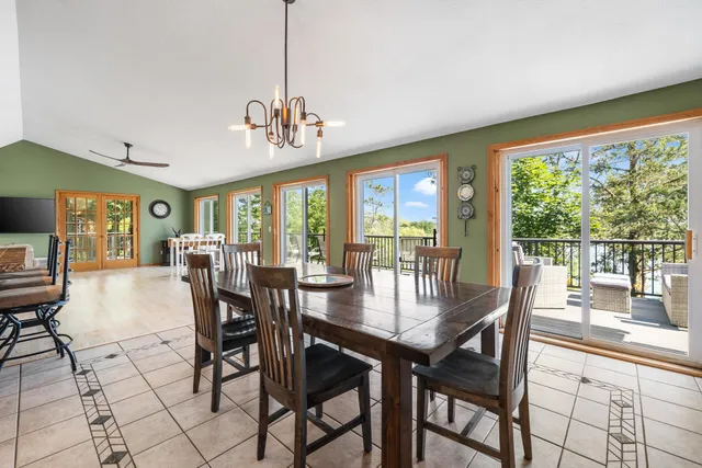 $800,000 | W1225 Floral Park Lane, Campbellsport, WI 53010