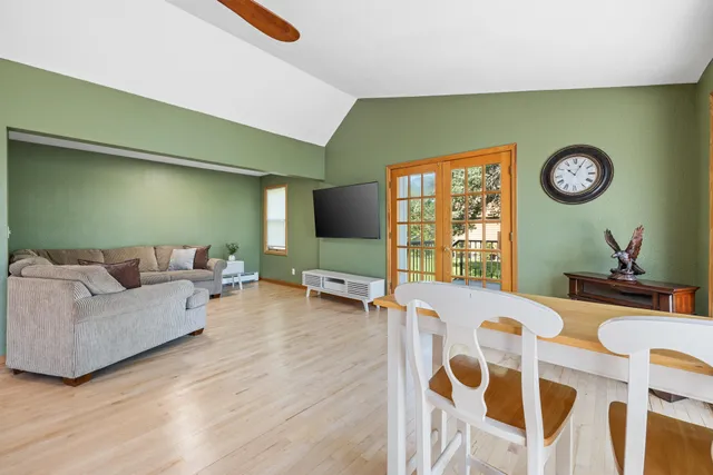 $800,000 | W1225 Floral Park Lane, Campbellsport, WI 53010