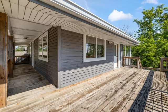 $800,000 | W1225 Floral Park Lane, Campbellsport, WI 53010