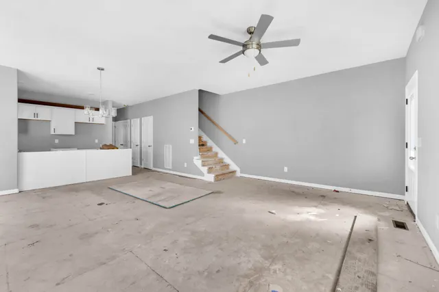 a view of a livingroom with a ceiling fan
