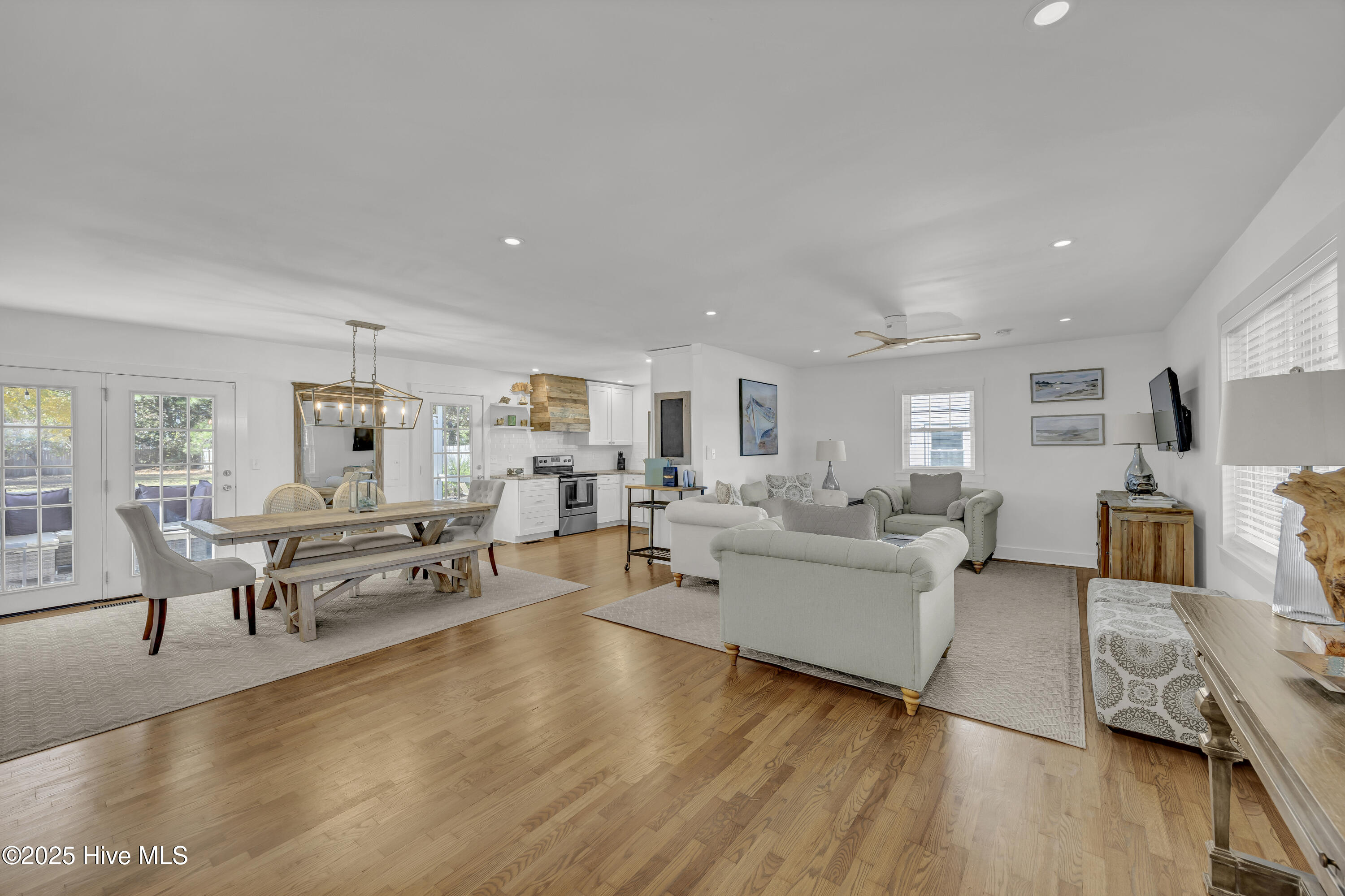 346 Green Meadows Drive Wilmington, NC 28405 - Photo 4 of 25 IMG_1487