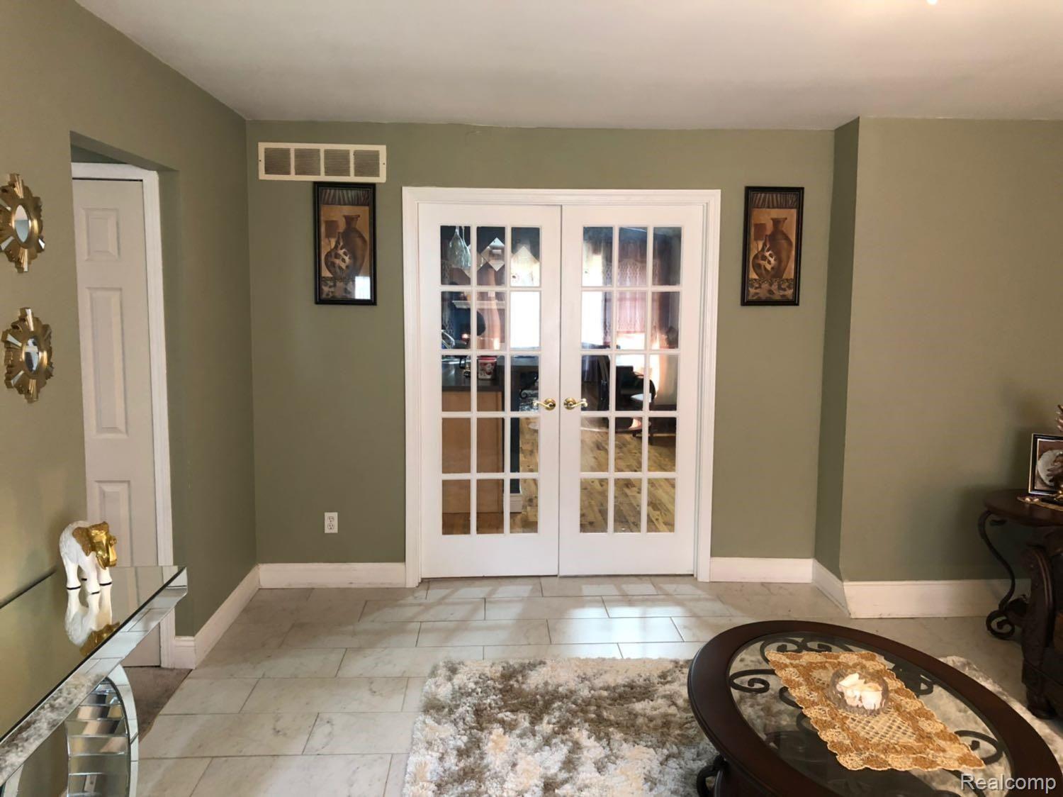 2327 Elmcrest Road Sterling Heights, MI 48310 - Photo 7 of 72 picture_71.jpg