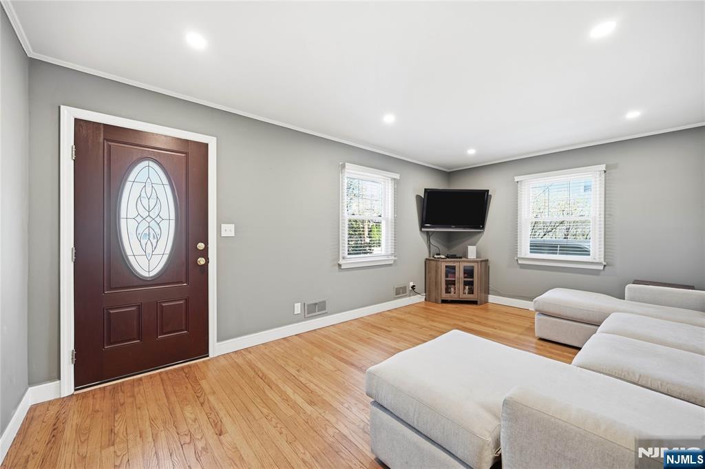 194 Ramapo Valley Road Oakland, NJ 07436 - Photo 4 of 25