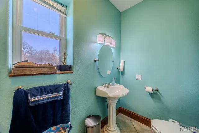 $610,000 | 31320 Oslo Drive, Lebanon, MO 65536