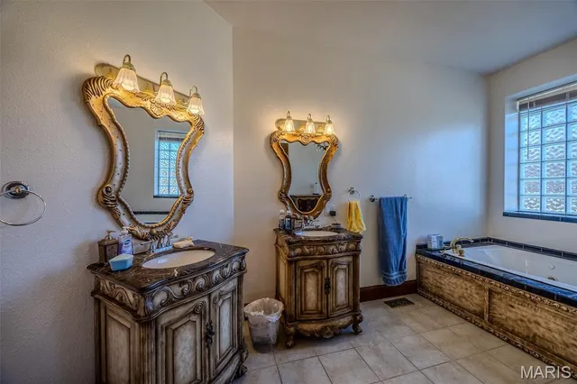 $610,000 | 31320 Oslo Drive, Lebanon, MO 65536