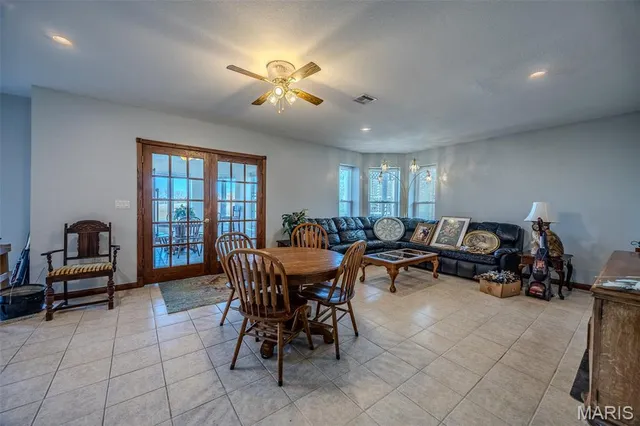 $610,000 | 31320 Oslo Drive, Lebanon, MO 65536