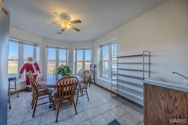 $610,000 | 31320 Oslo Drive, Lebanon, MO 65536