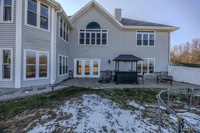 $610,000 | 31320 Oslo Drive, Lebanon, MO 65536