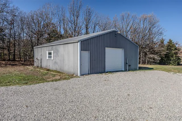 $610,000 | 31320 Oslo Drive, Lebanon, MO 65536