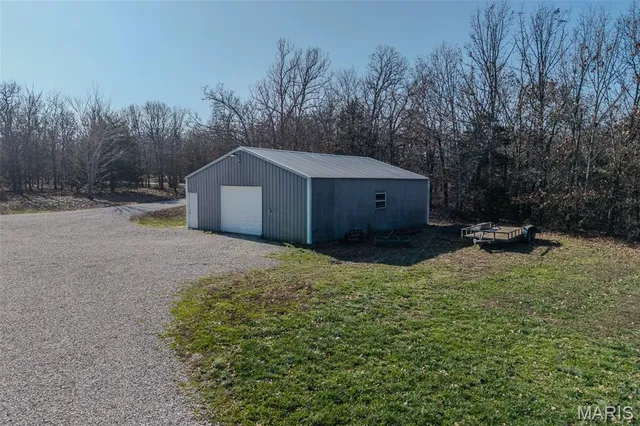 $610,000 | 31320 Oslo Drive, Lebanon, MO 65536
