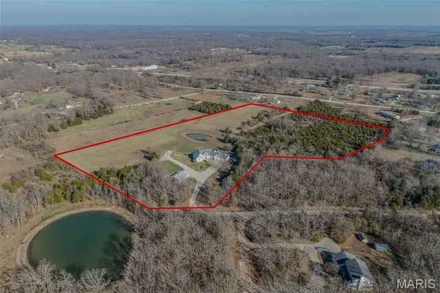 $610,000 | 31320 Oslo Drive, Lebanon, MO 65536