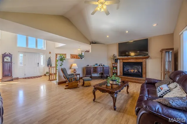 $610,000 | 31320 Oslo Drive, Lebanon, MO 65536