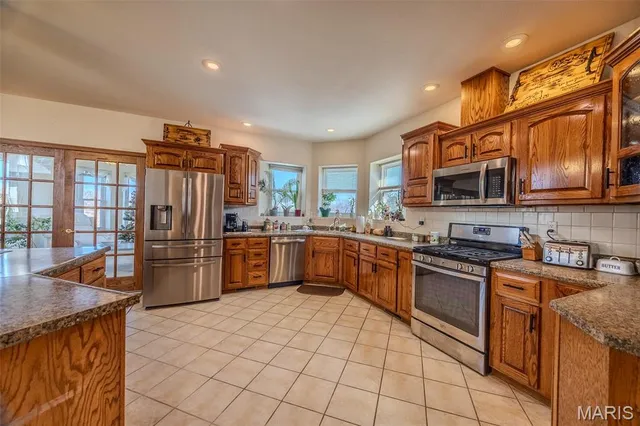 $610,000 | 31320 Oslo Drive, Lebanon, MO 65536