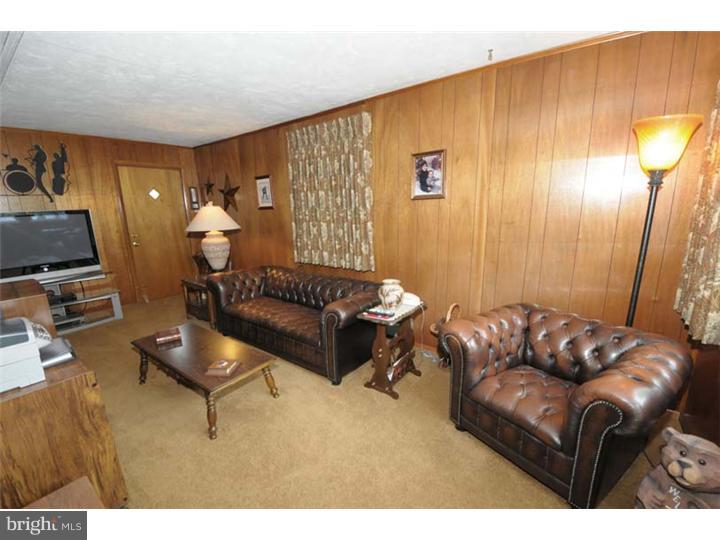 2624 Springfield Road Broomall, PA 19008 - Photo 14 of 25 Family Room