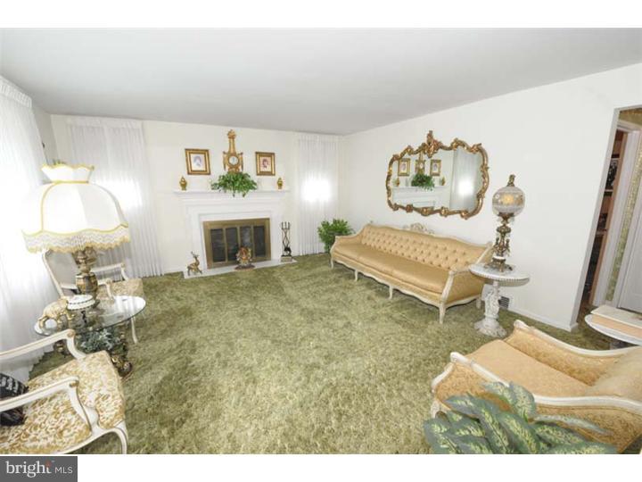 2624 Springfield Road Broomall, PA 19008 - Photo 4 of 25 Living Room