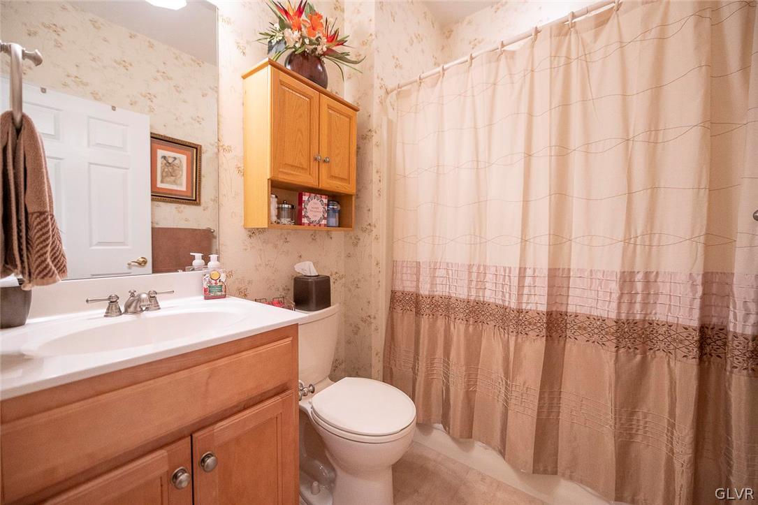 2 Kelso Ridge Easton, PA 18045 - Photo 12 of 24 Front full bath
