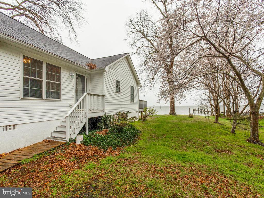 20976 Mattingly Road Abell, MD 20606 - Photo 4 of 36 Side yard