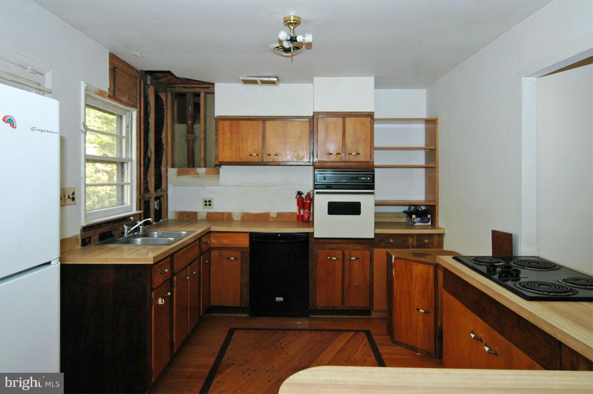 15102 Cactus Hill Road Accokeek, MD 20607 - Photo 11 of 24 a kitchen with a sink stove and cabinets