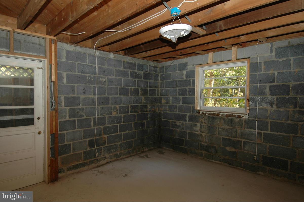 15102 Cactus Hill Road Accokeek, MD 20607 - Photo 19 of 24 a bathroom with a shower