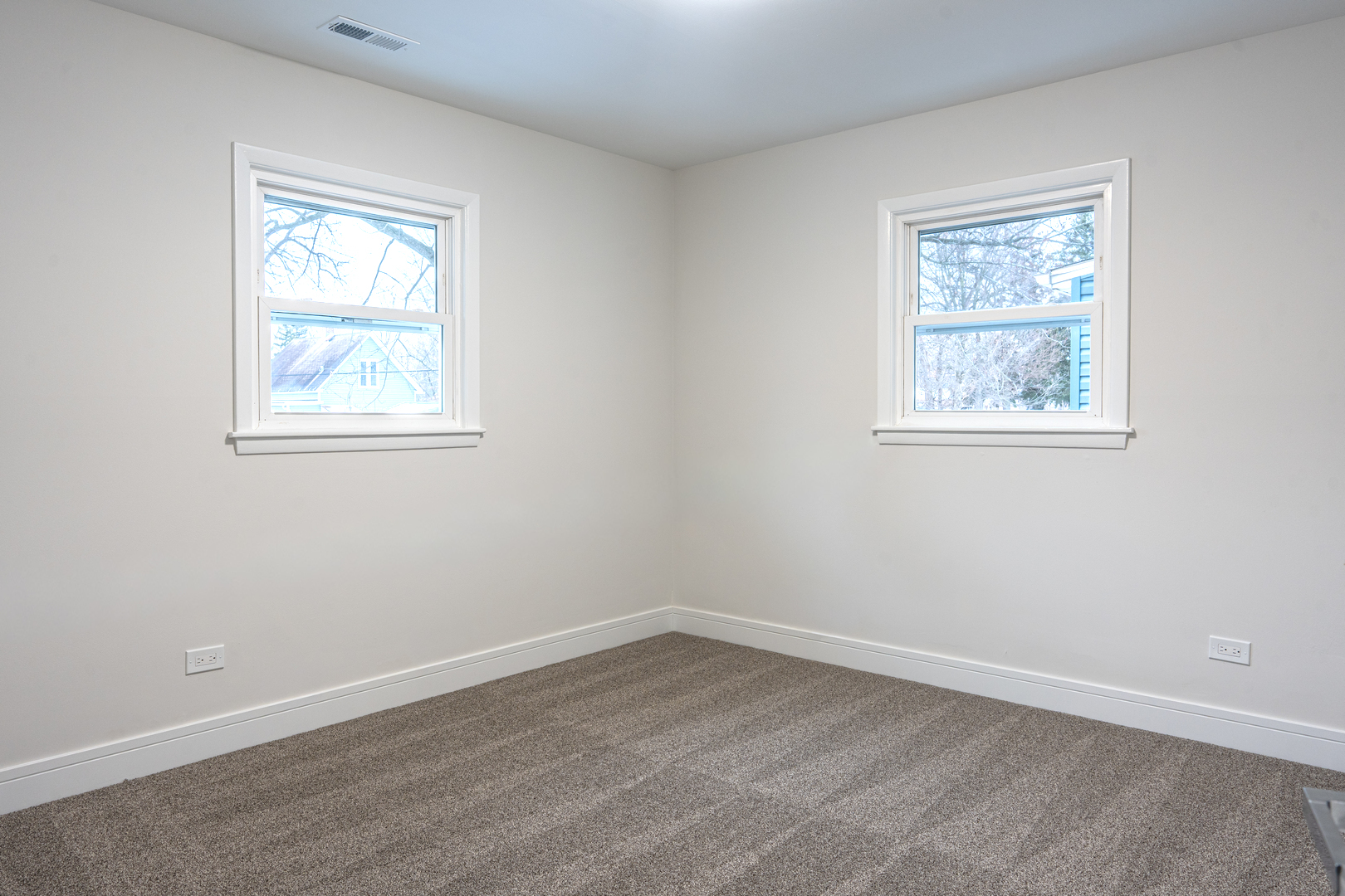 11 South Alfred Avenue Elgin, IL 60123 - Photo 13 of 22 an empty room with a window