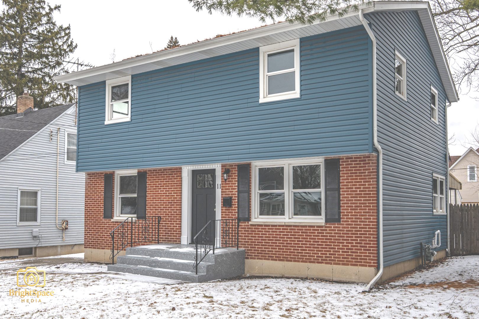 11 South Alfred Avenue Elgin, IL 60123 - Photo 19 of 22 a view of a house with a patio