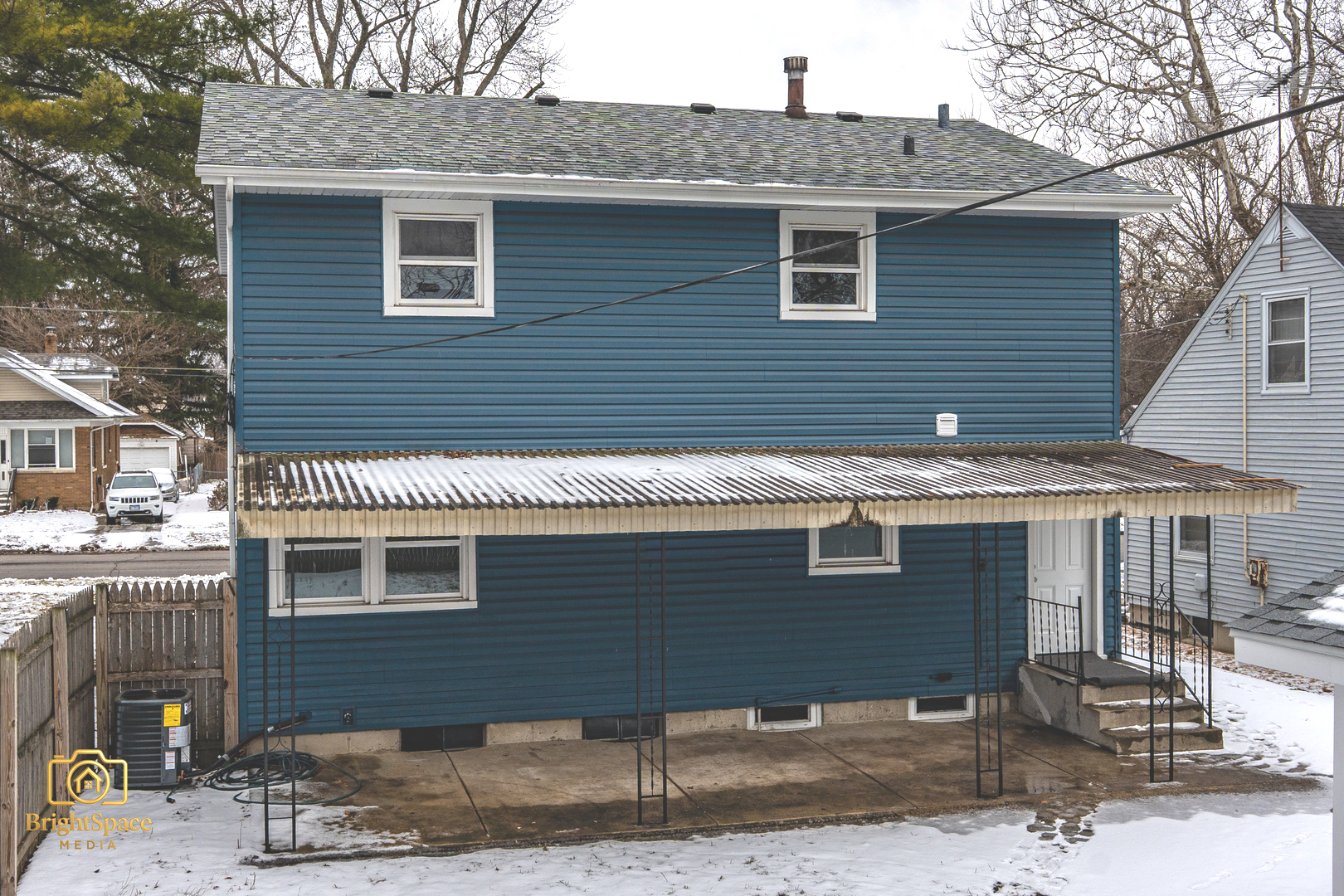 11 South Alfred Avenue Elgin, IL 60123 - Photo 21 of 22 a front view of a house
