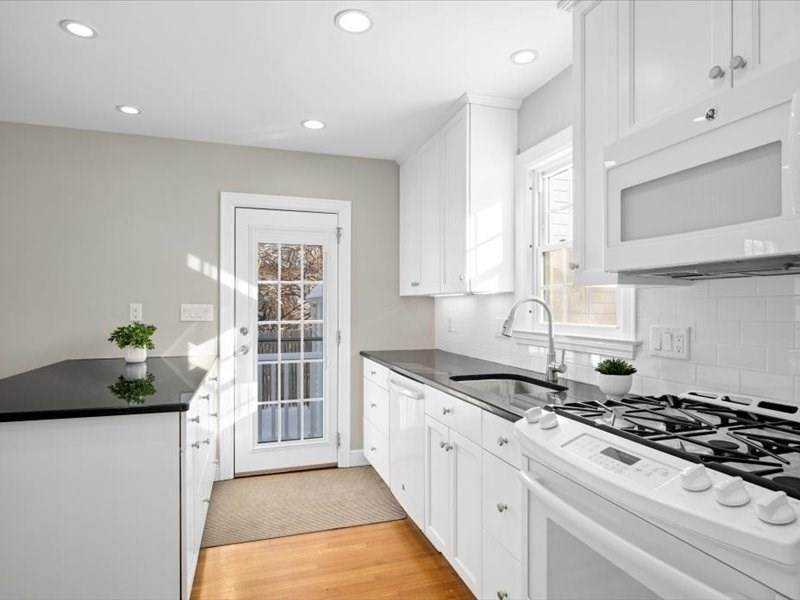 43 Edgewood Road Shrewsbury, MA 01545 - Photo 6 of 41 Gallery Image 6