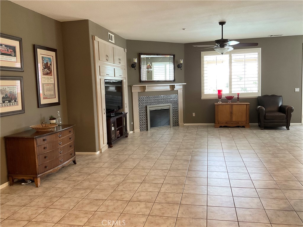 7675 Pso Largo Highland, CA 92346 - Photo 34 of 34 Large open floor plan.