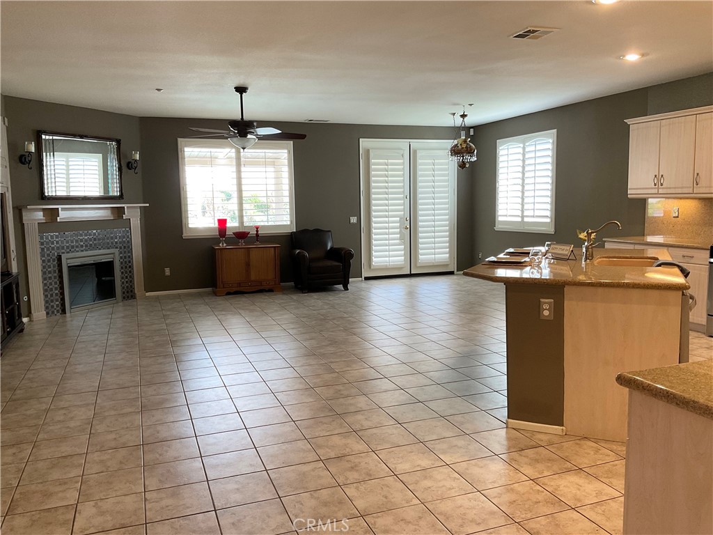 7675 Pso Largo Highland, CA 92346 - Photo 11 of 34