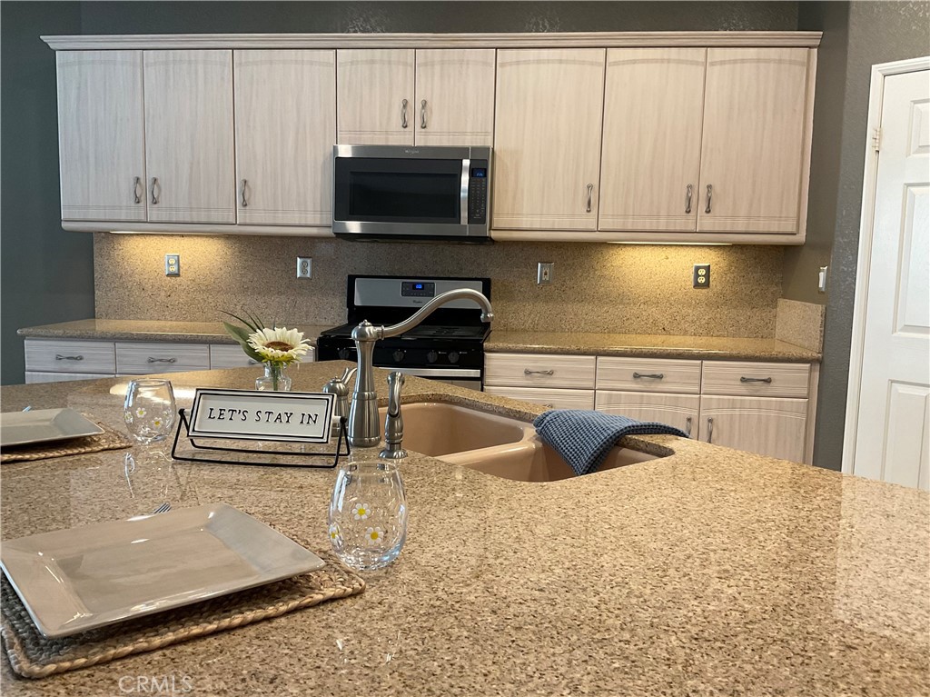 7675 Pso Largo Highland, CA 92346 - Photo 13 of 34