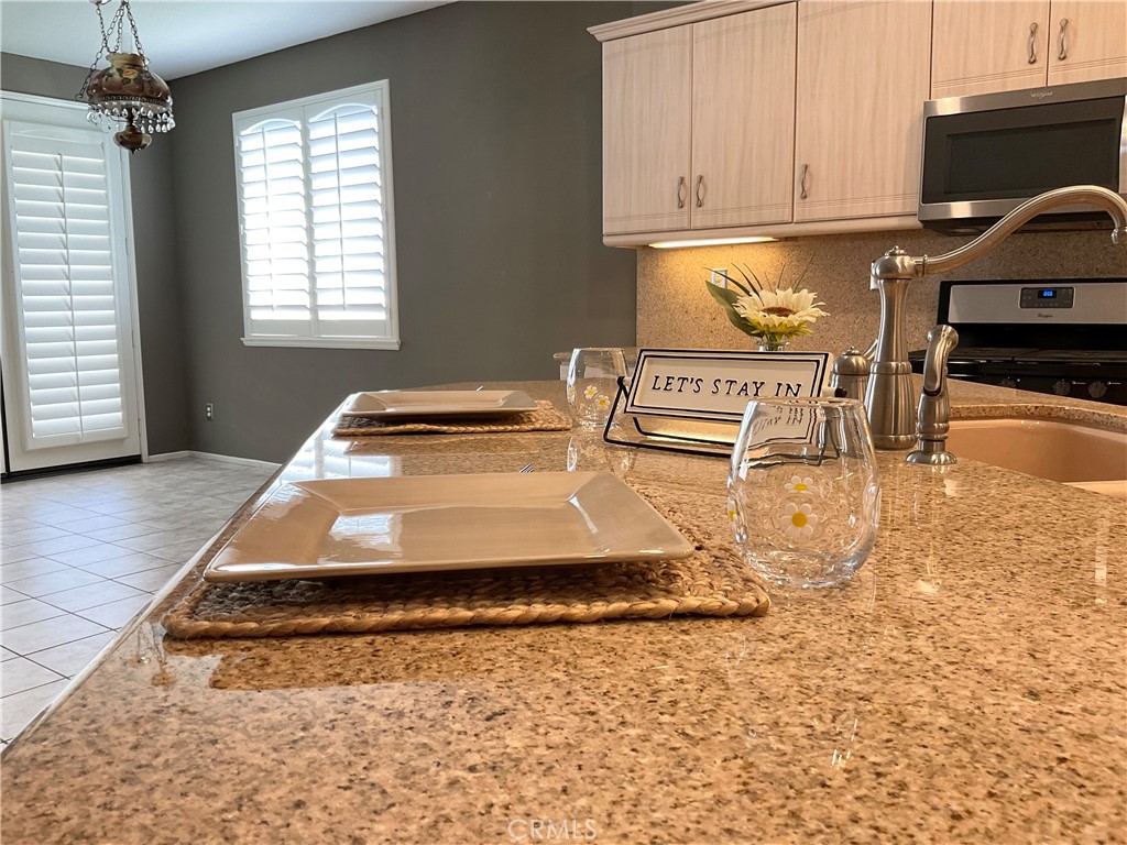 7675 Pso Largo Highland, CA 92346 - Photo 14 of 34