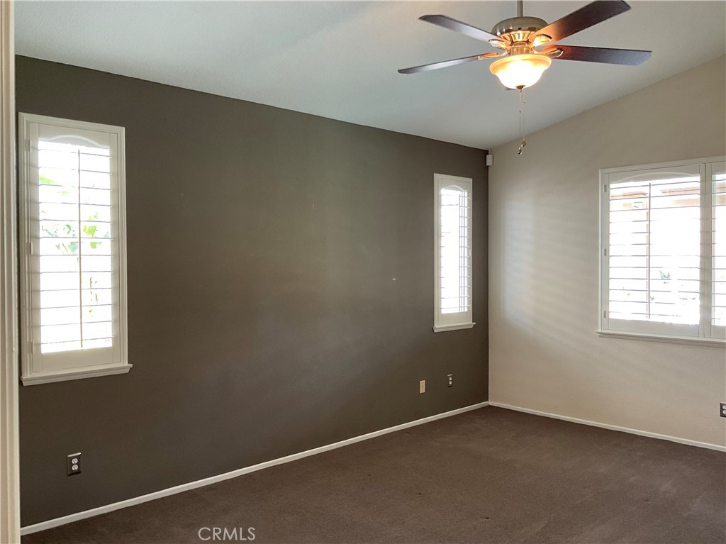 7675 Pso Largo Highland, CA 92346 - Photo 18 of 34 Owner's bedroom