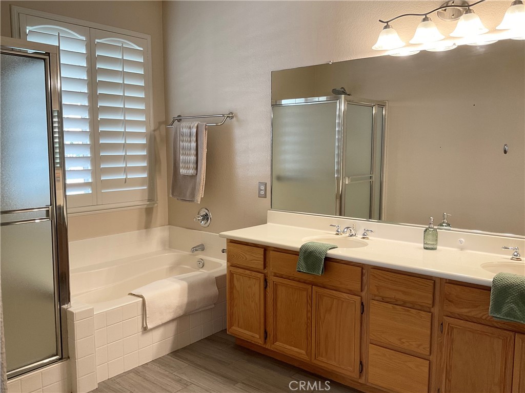 7675 Pso Largo Highland, CA 92346 - Photo 19 of 34 Owner's bathroom