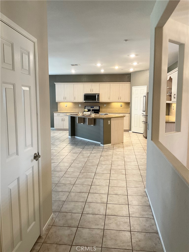 7675 Pso Largo Highland, CA 92346 - Photo 21 of 34