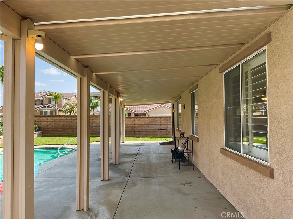 7675 Pso Largo Highland, CA 92346 - Photo 25 of 34 Back covered patio.
