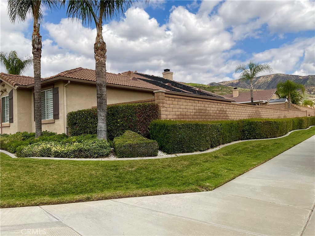 7675 Pso Largo Highland, CA 92346 - Photo 4 of 34