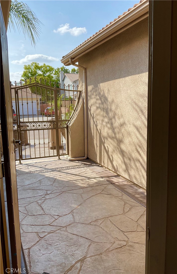 7675 Pso Largo Highland, CA 92346 - Photo 9 of 34