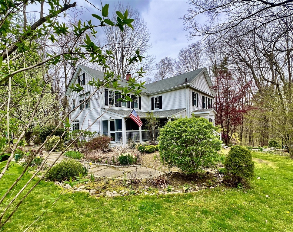 8 Ladd Road Sturbridge, MA 01566 - Photo 1 of 42 Gallery Image 1
