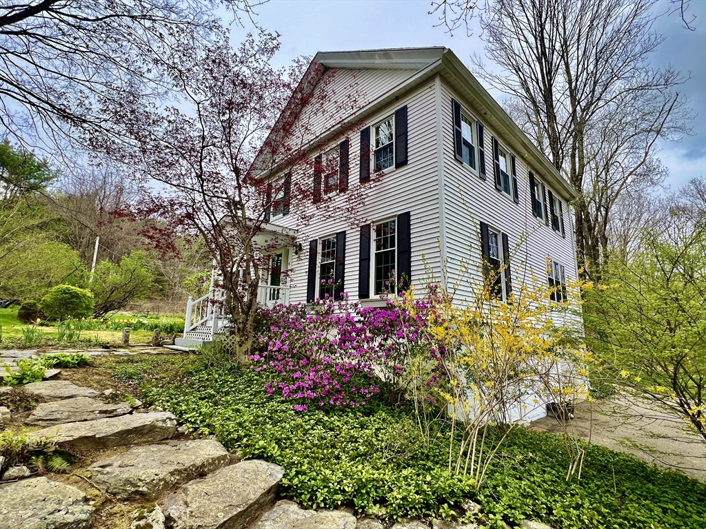 8 Ladd Road Sturbridge, MA 01566 - Photo 3 of 42 Gallery Image 3