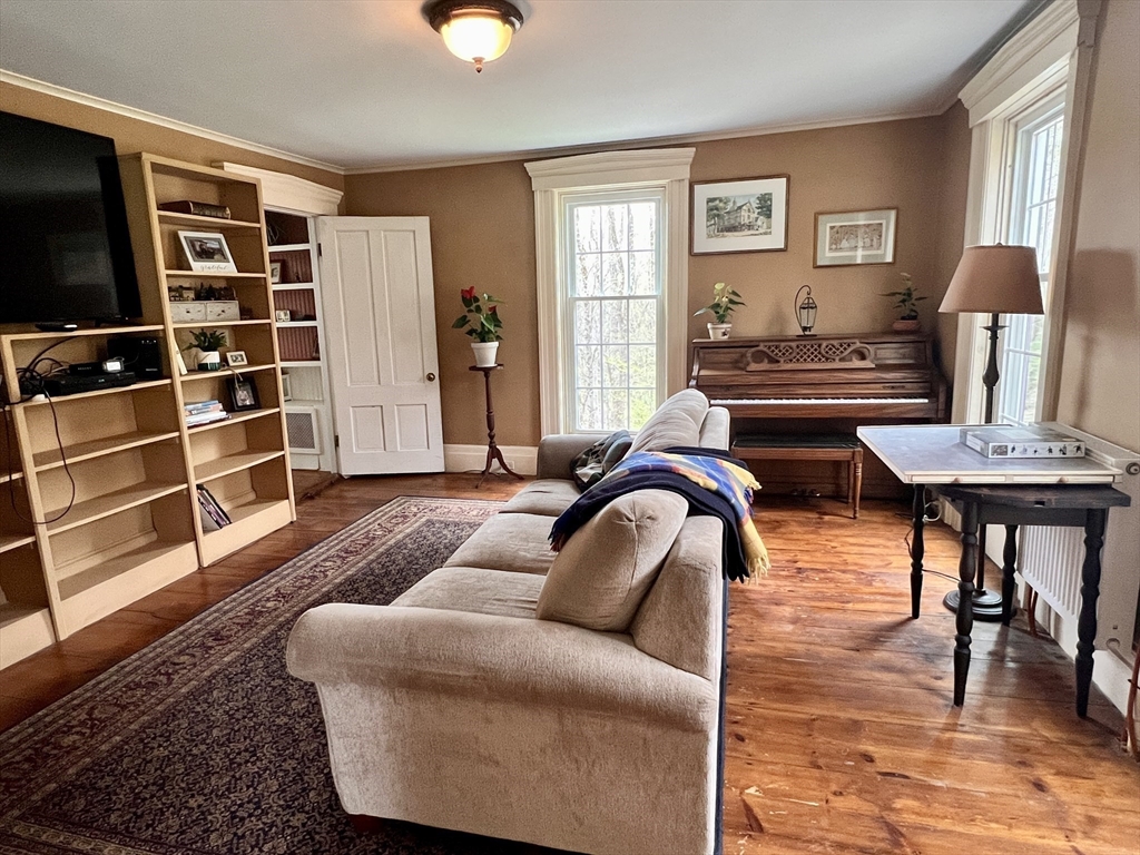 8 Ladd Road Sturbridge, MA 01566 - Photo 6 of 42 Gallery Image 6