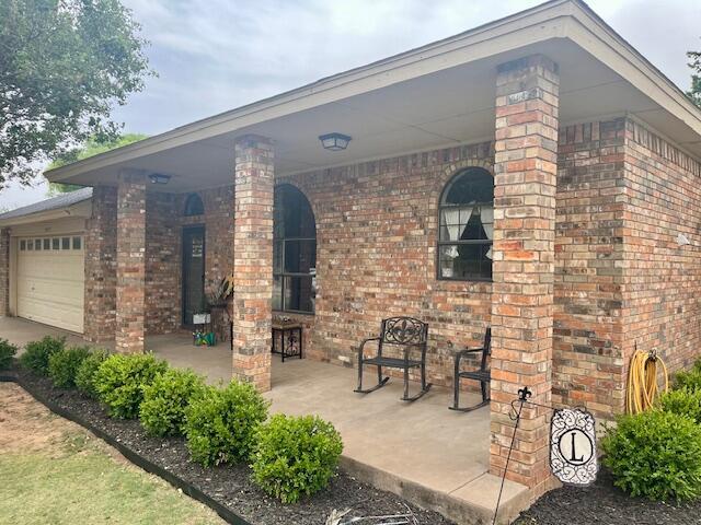 1417 Kings Row Plainview, TX 79072 - Photo 3 of 24 3