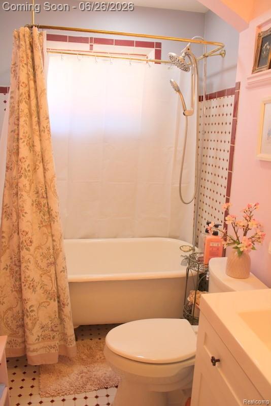 8951 Stevens Street Taylor, MI 48180 - Photo 22 of 32 CHARMING CLAW FOOT TUB + A DUAL SHOWER HEAD WITH A DETACHABLE HANDHELD SPRAYER!