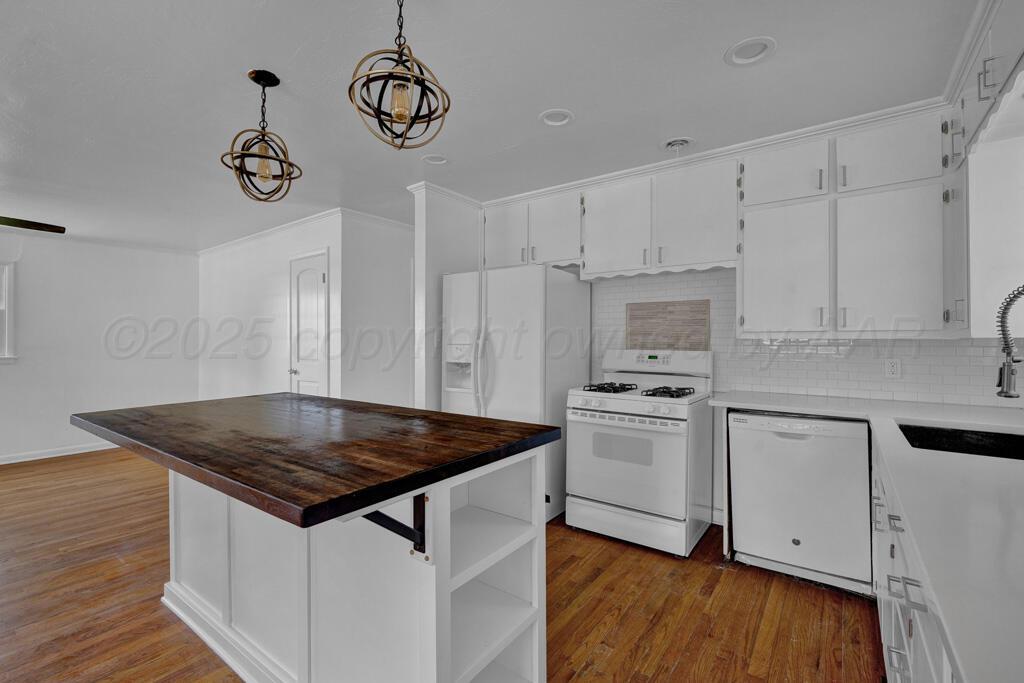 4710 South Rusk Street Amarillo, TX 79110 - Photo 7 of 22 kitchen 3