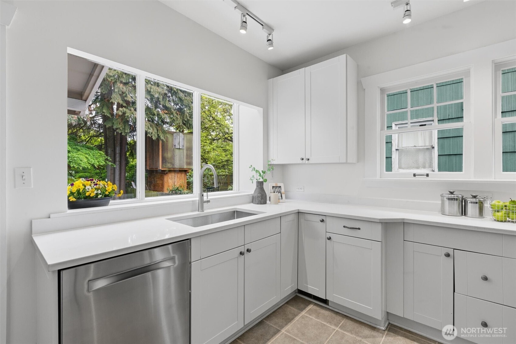 715 North 48th Street Seattle, WA 98103 - Photo 15 of 37