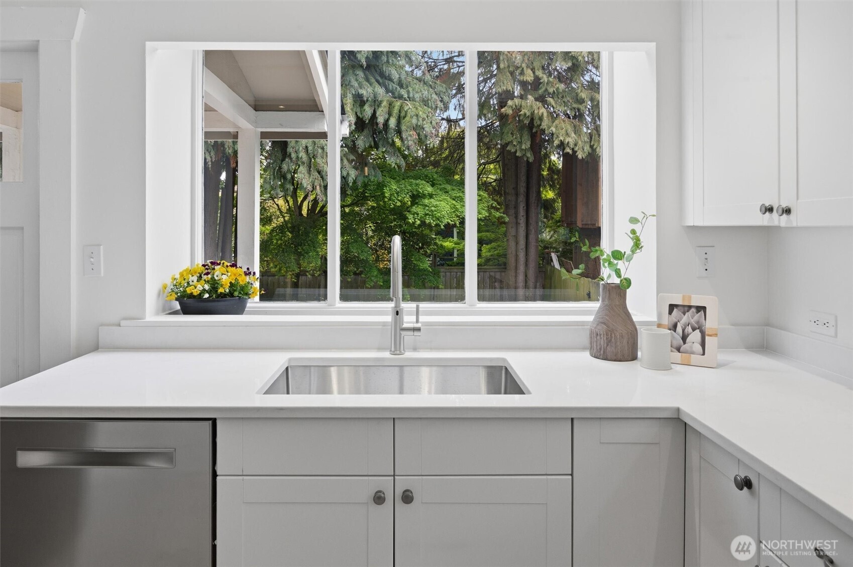 715 North 48th Street Seattle, WA 98103 - Photo 16 of 37
