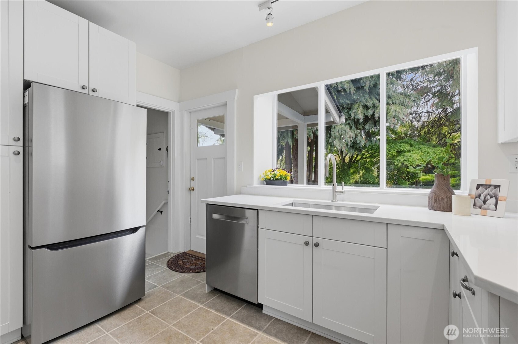 715 North 48th Street Seattle, WA 98103 - Photo 17 of 37